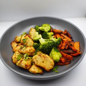 Malai chicken bites served with sautéed carrots and steamed broccoli.